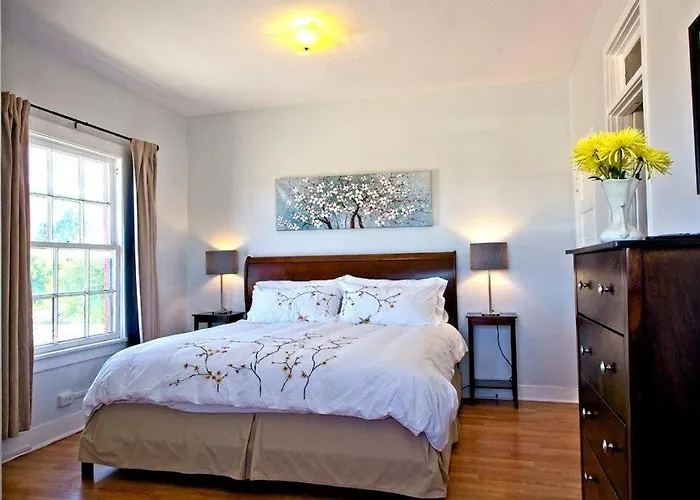 The 202 Apartment *